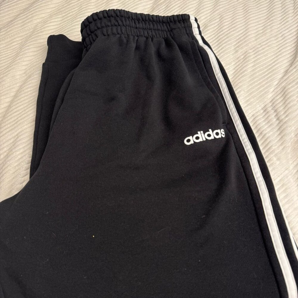 Adidas Essentials 3-Stripes Fleece Sweatpants — Size XL (Worn Once)